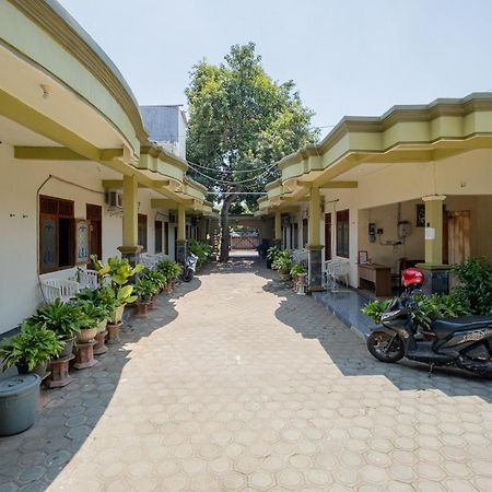 Reddoorz Syariah At Jalan Sunan Giri Tuban Tuban  Exteriör bild