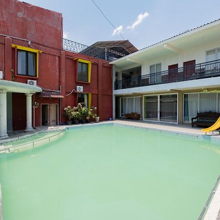 Reddoorz Syariah At Jalan Sunan Giri Tuban Tuban  Exteriör bild