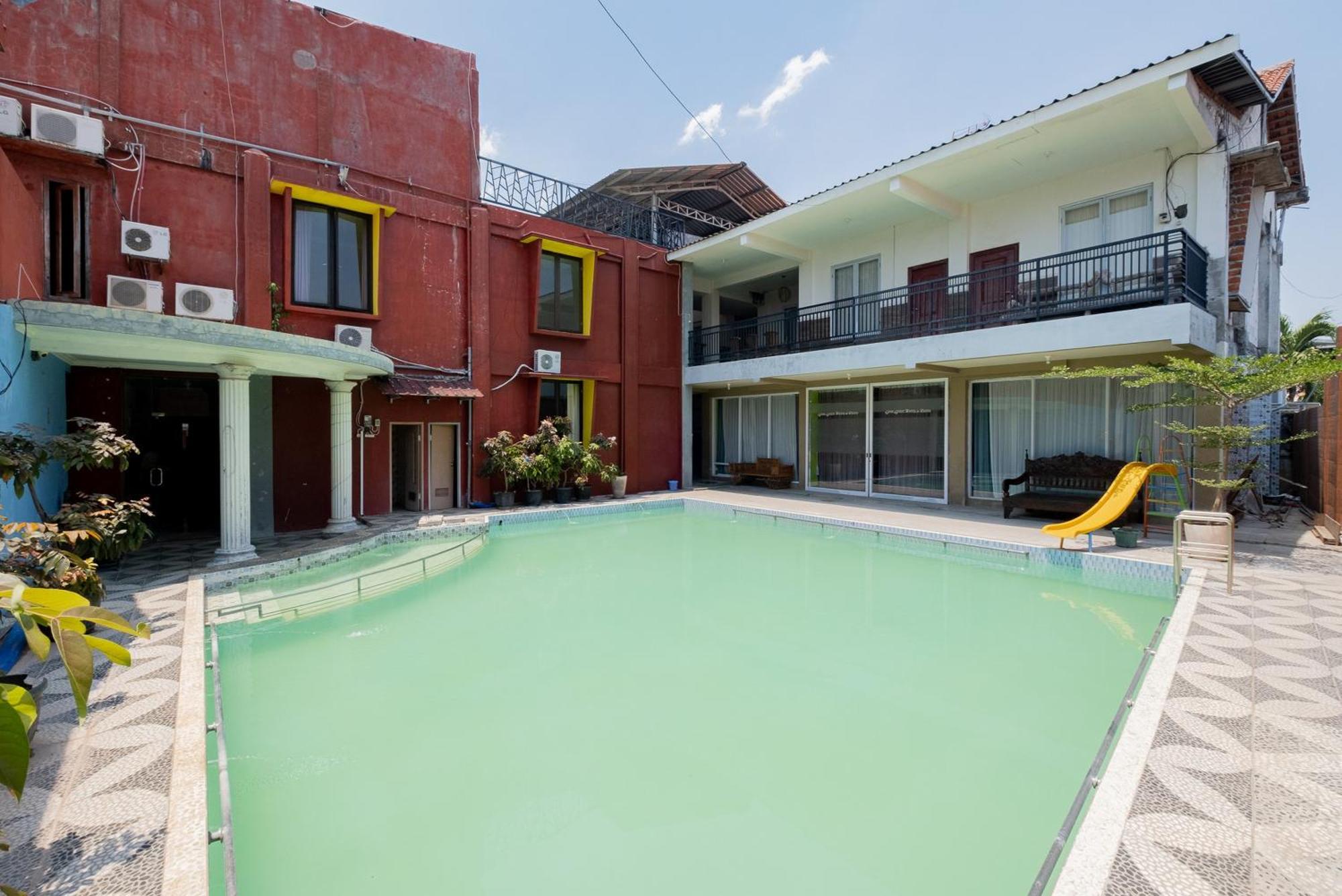 Reddoorz Syariah At Jalan Sunan Giri Tuban Tuban  Exteriör bild