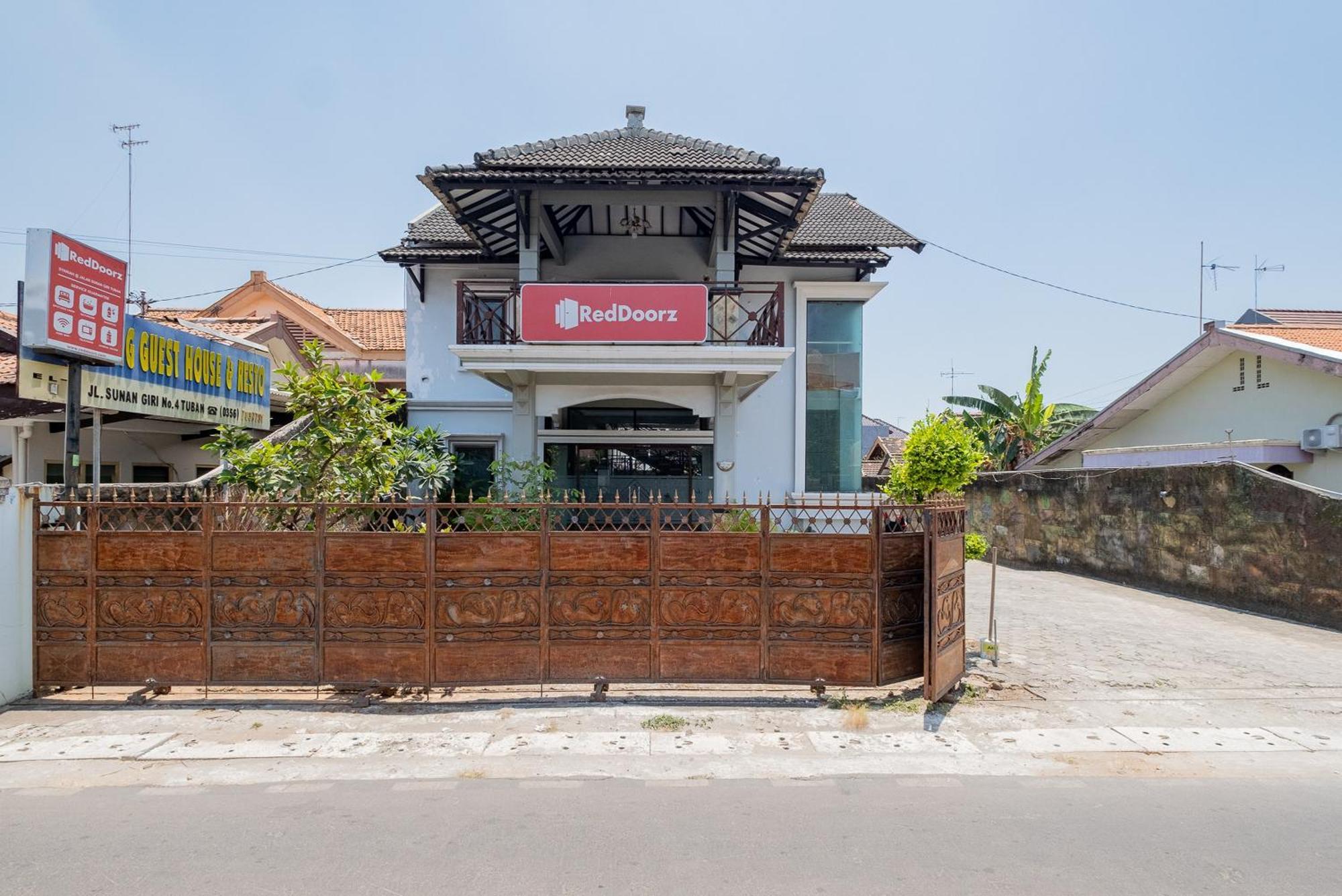 Reddoorz Syariah At Jalan Sunan Giri Tuban Hotell Tuban  Exteriör bild