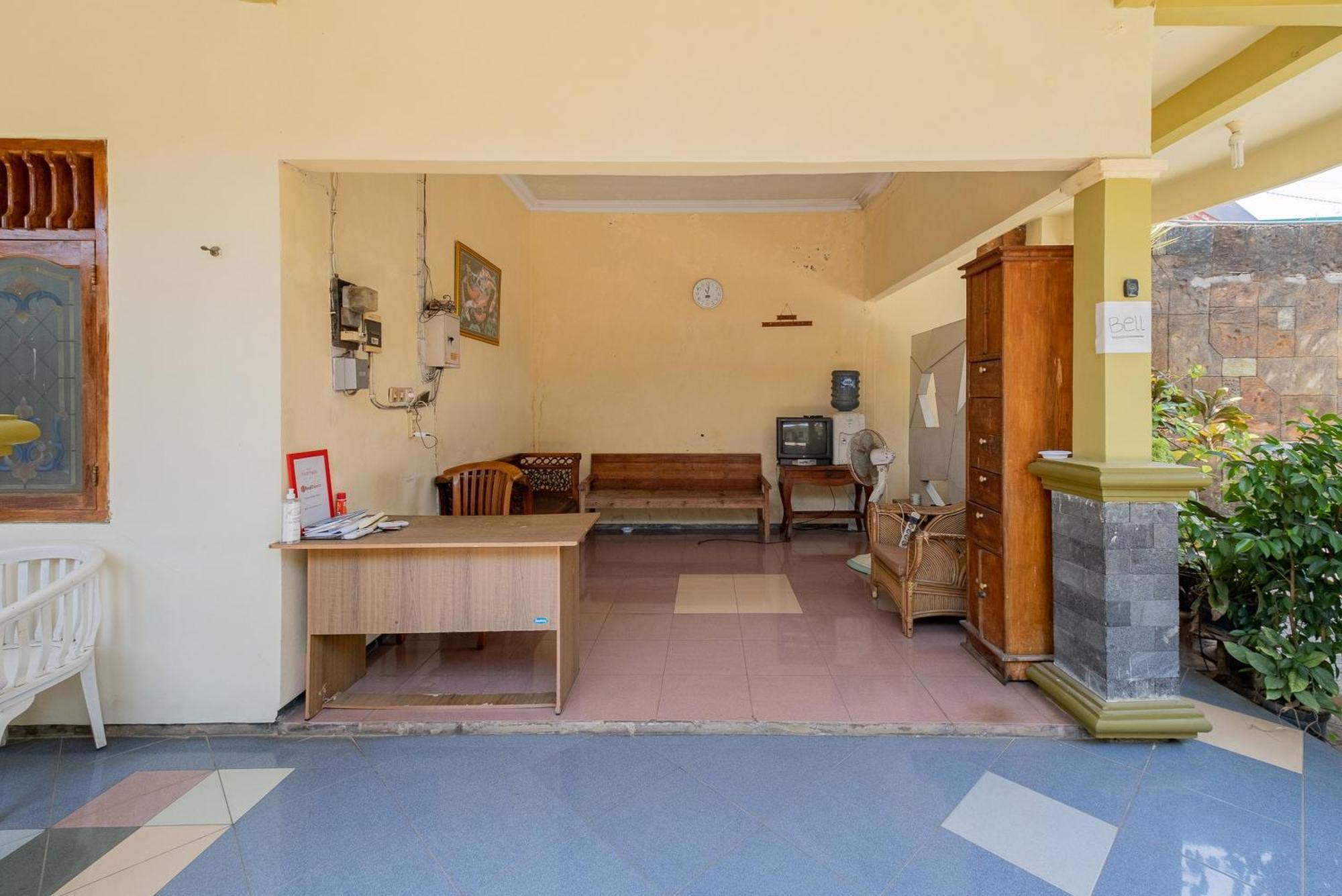 Reddoorz Syariah At Jalan Sunan Giri Tuban Tuban  Exteriör bild