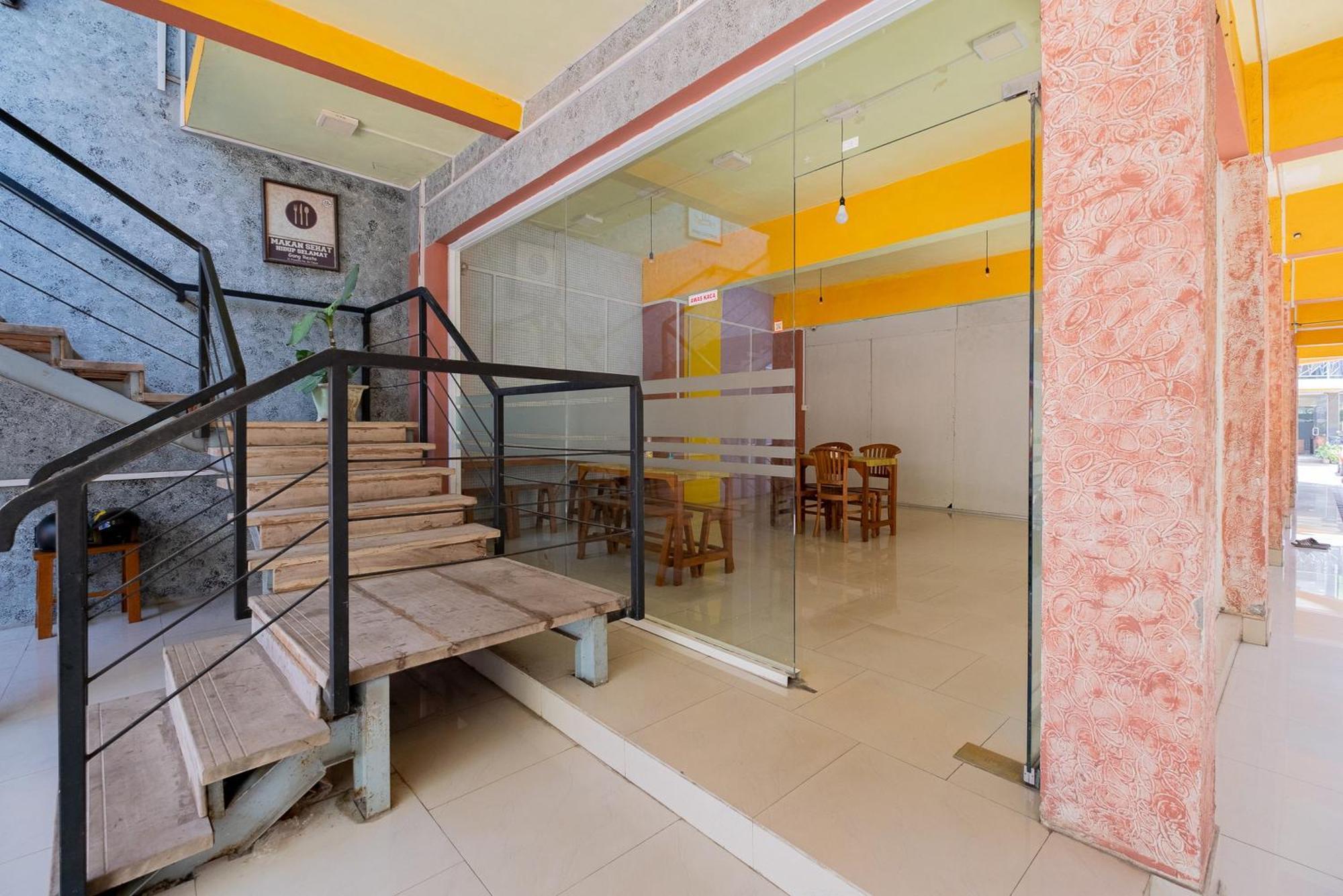 Reddoorz Syariah At Jalan Sunan Giri Tuban Tuban  Exteriör bild