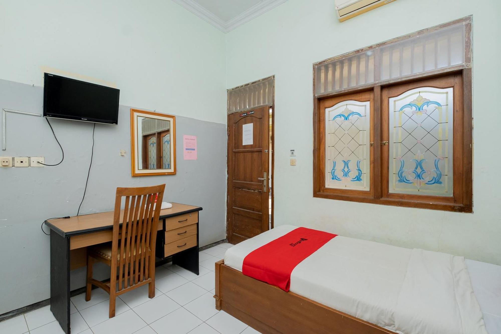 Reddoorz Syariah At Jalan Sunan Giri Tuban Hotell Tuban  Exteriör bild