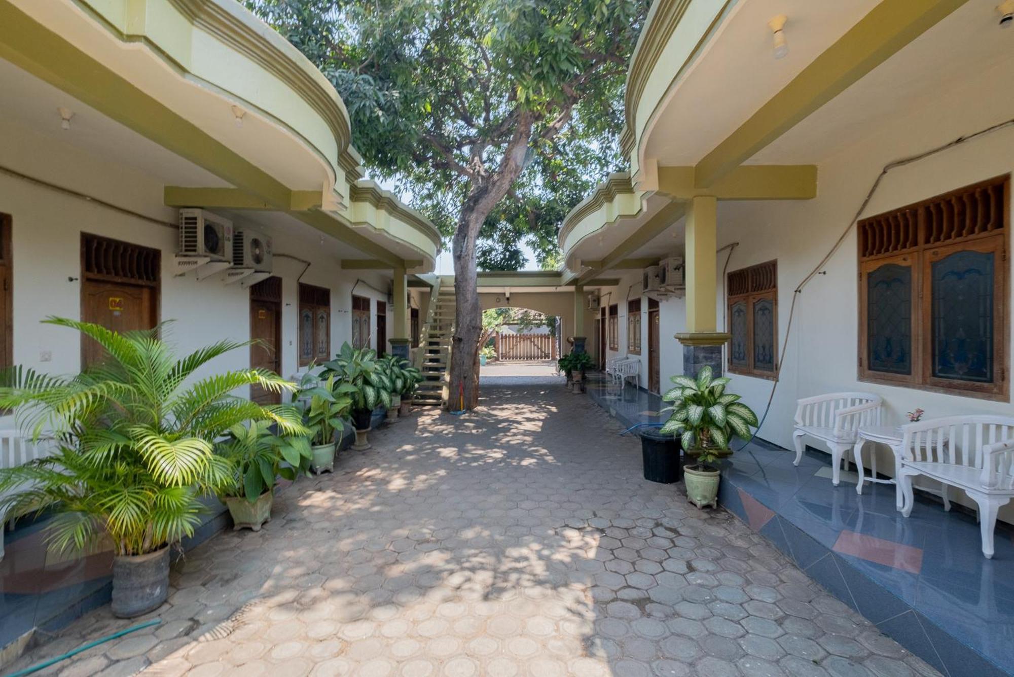 Reddoorz Syariah At Jalan Sunan Giri Tuban Tuban  Exteriör bild