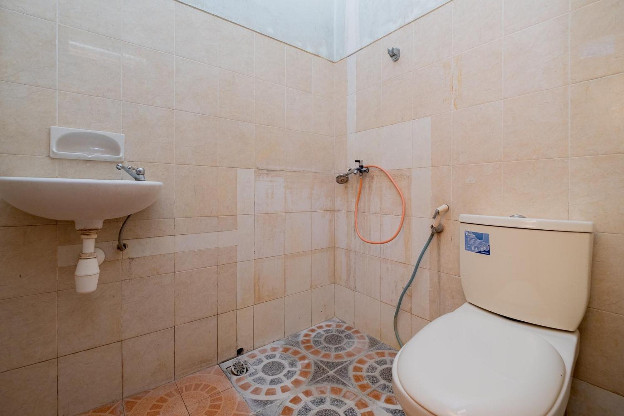 Reddoorz Syariah At Jalan Sunan Giri Tuban Tuban  Exteriör bild