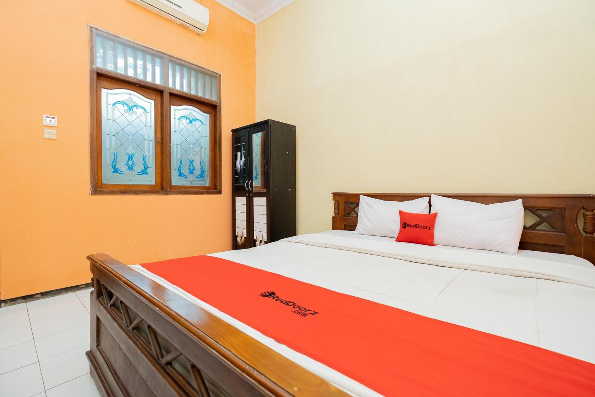 Reddoorz Syariah At Jalan Sunan Giri Tuban Hotell Tuban  Exteriör bild