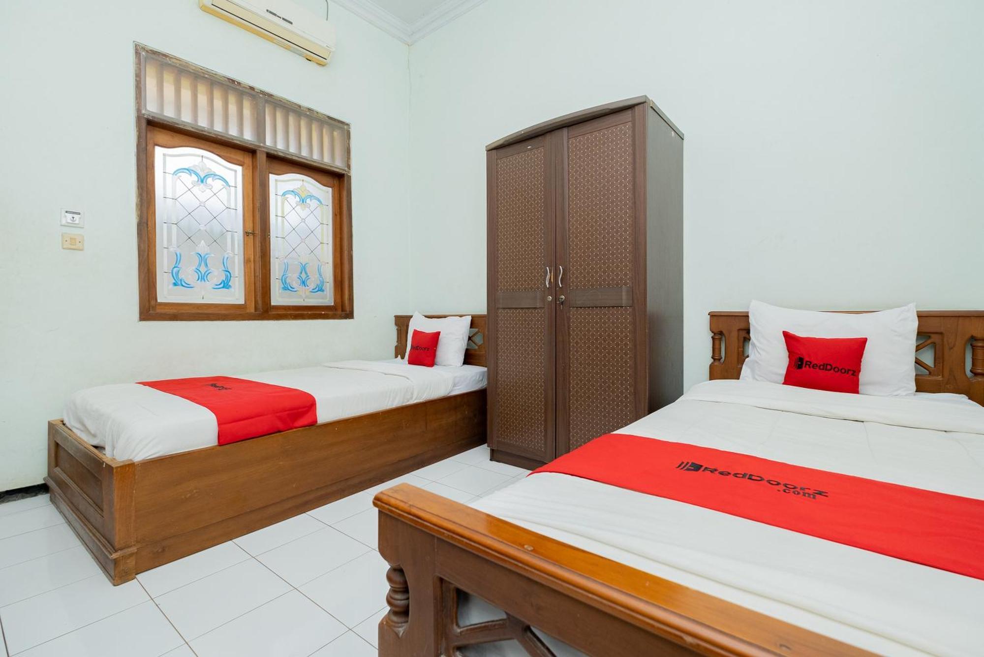 Reddoorz Syariah At Jalan Sunan Giri Tuban Hotell Tuban  Exteriör bild