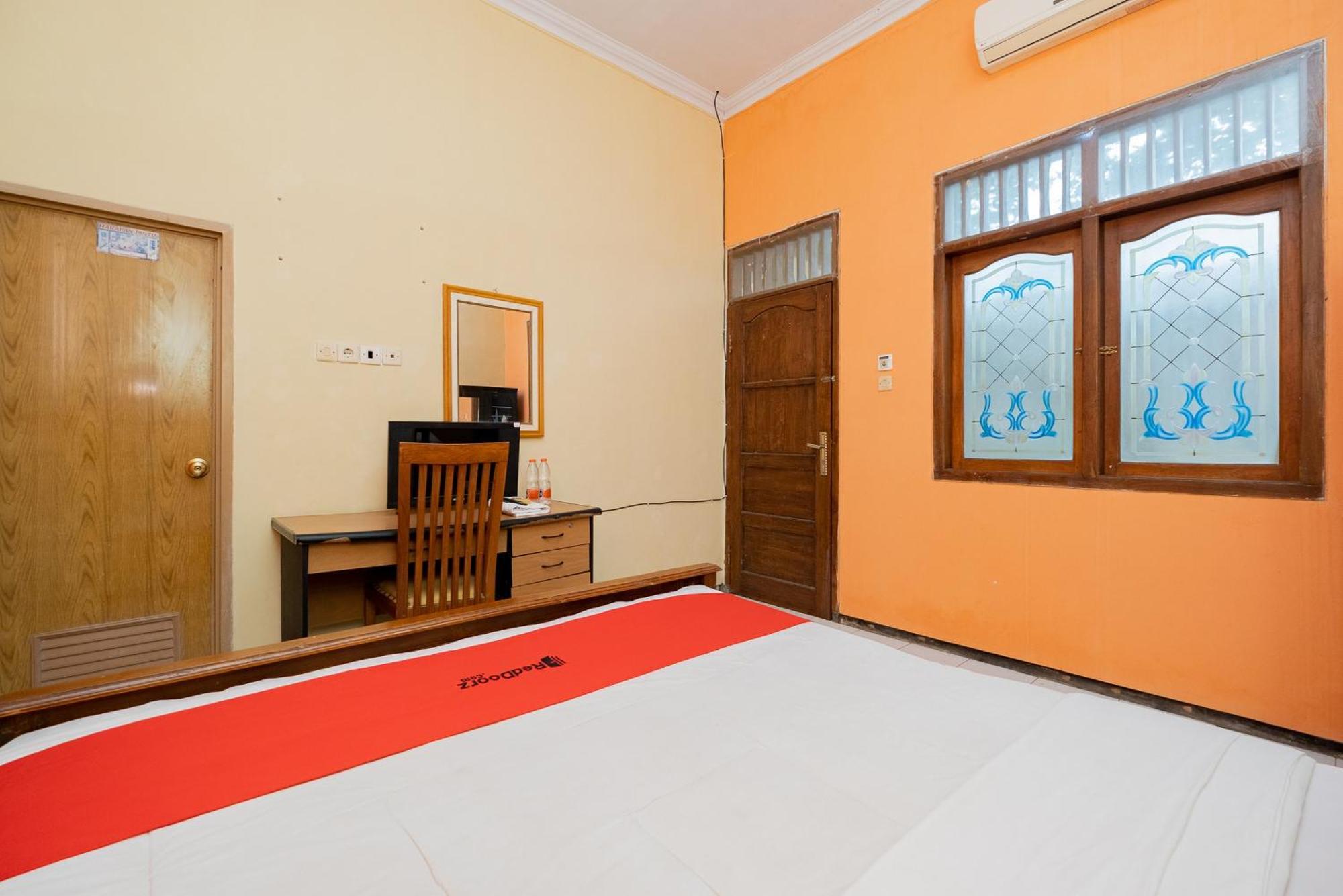 Reddoorz Syariah At Jalan Sunan Giri Tuban Hotell Tuban  Exteriör bild