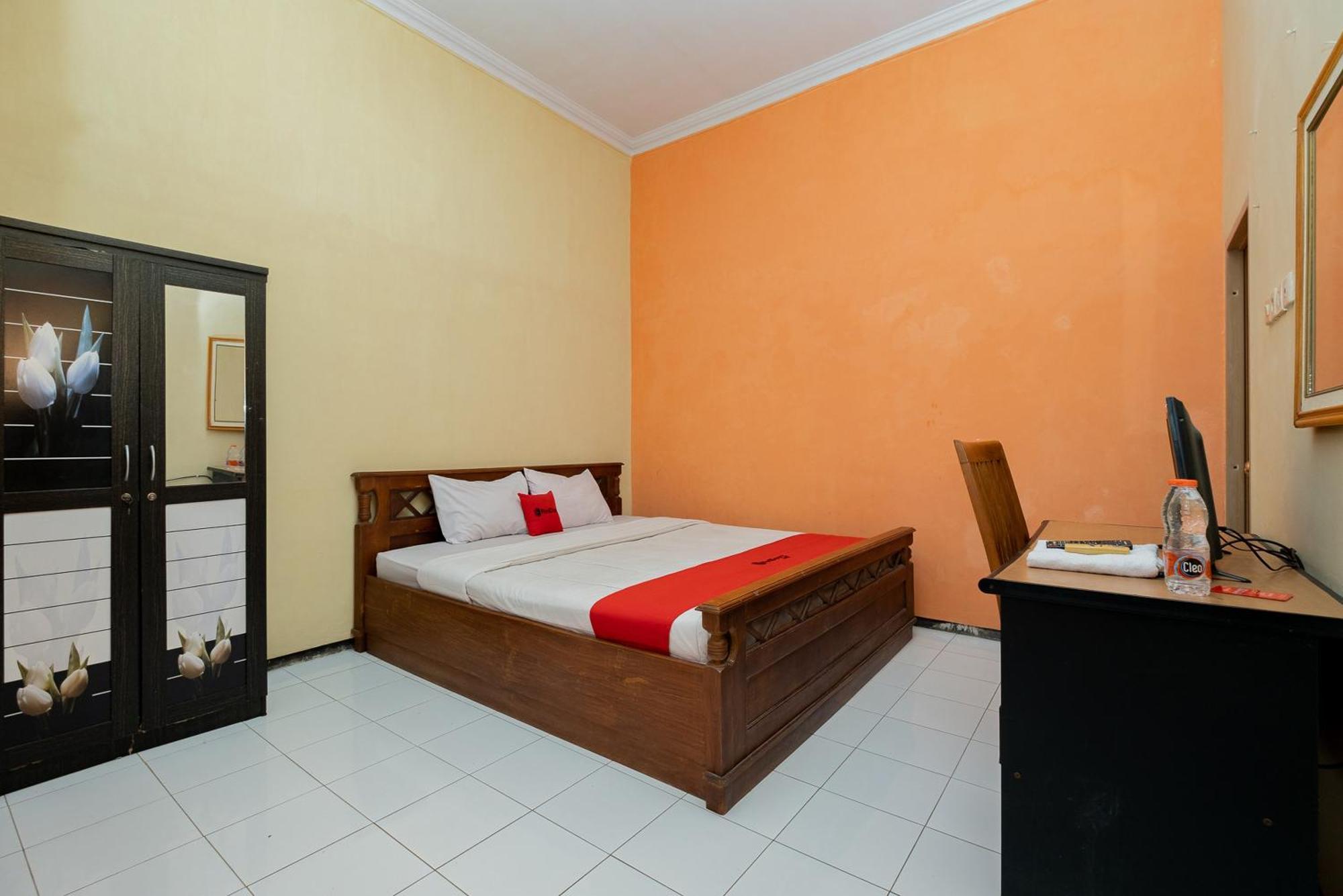 Reddoorz Syariah At Jalan Sunan Giri Tuban Hotell Tuban  Exteriör bild