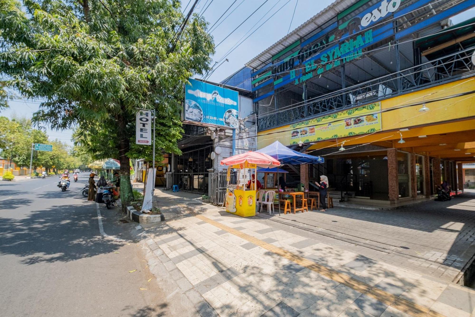 Reddoorz Syariah At Jalan Sunan Giri Tuban Hotell Tuban  Exteriör bild