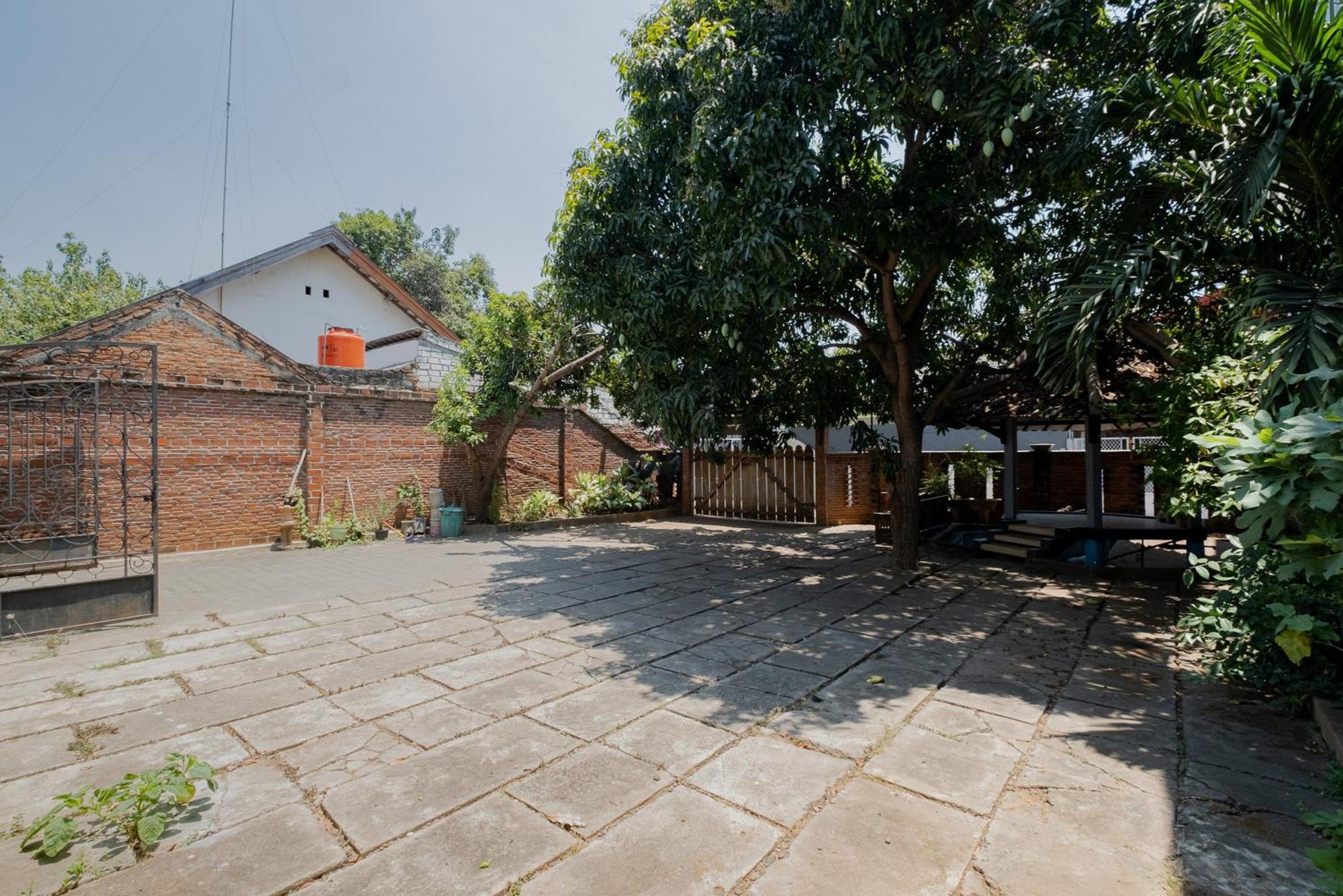 Reddoorz Syariah At Jalan Sunan Giri Tuban Tuban  Exteriör bild
